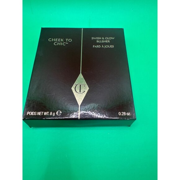 Charlotte Tilbury Cheek To Chic Swish & Glow Blusher Pillow Talk - Picture 2 of 4